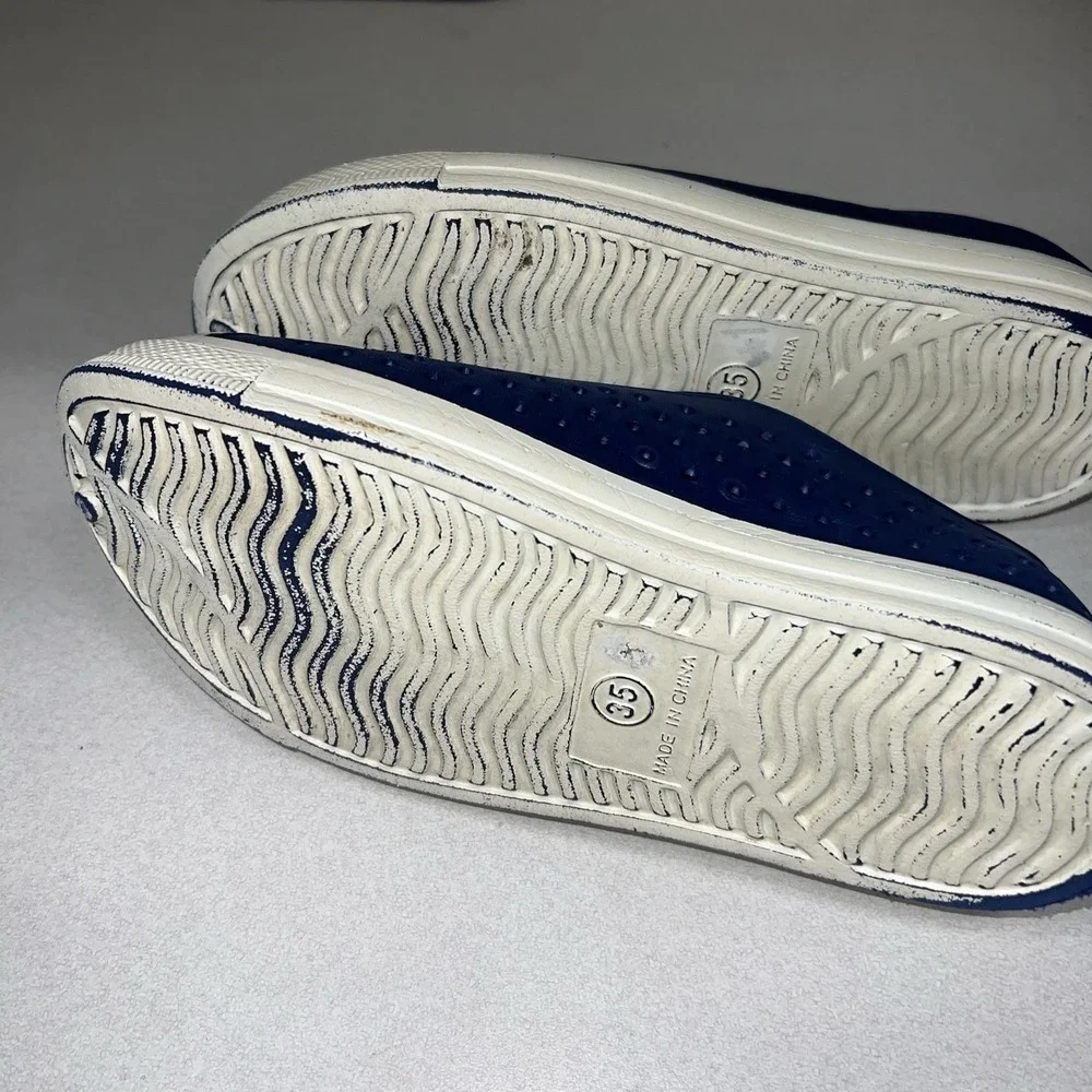 CREWCUTS KIDS NAVY BLUE WATER SHOES SIZE‎ 3